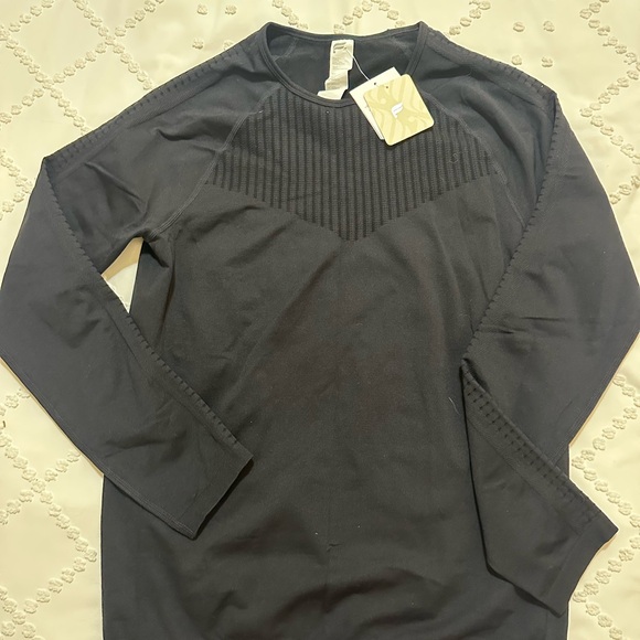 Fabletics Black Seamless Long Sleeve Top - Picture 1 of 3